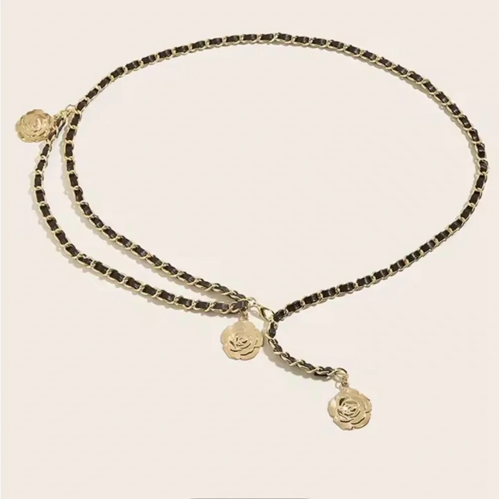 High Quality Metal Waist Chain Belt with Round Flower Pendant